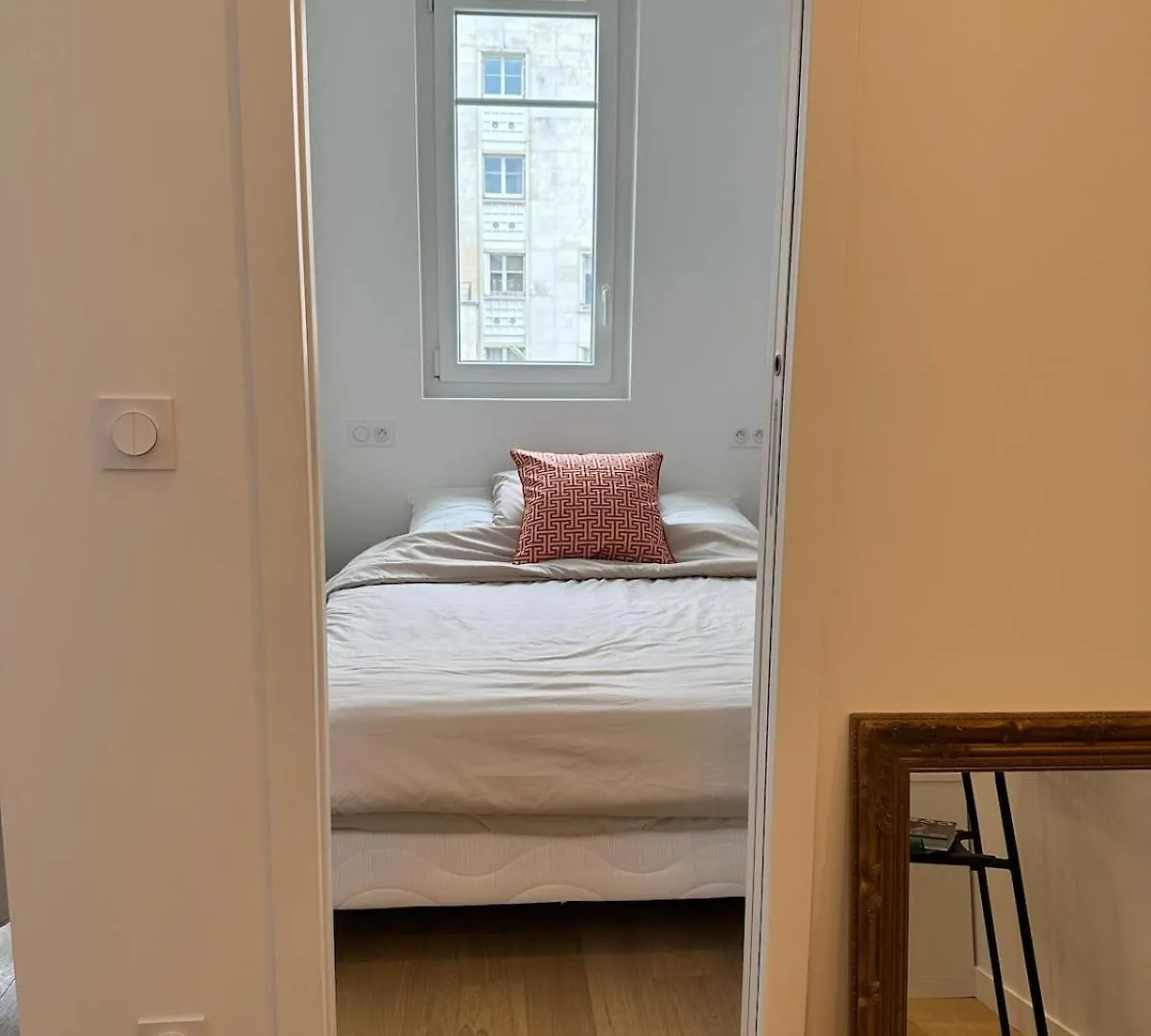 Apartment Eiffel Tower View Arc Triomphe Champs Elysees Area Paris France