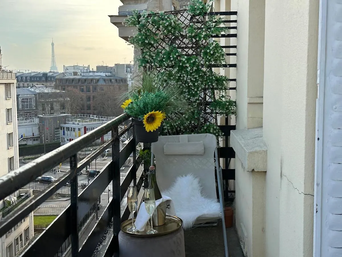 Apartment Eiffel Tower View Arc Triomphe Champs Elysees Area Paris