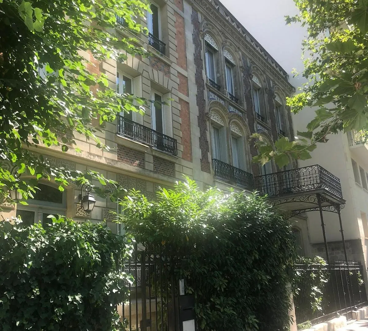 Eiffel Tower View Arc Triomphe Champs Elysees Area Paris Apartment
